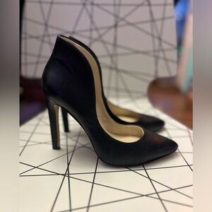 Bcbg Generation cosette black leather dress pumps gold line heel sz 7 stiletto’s